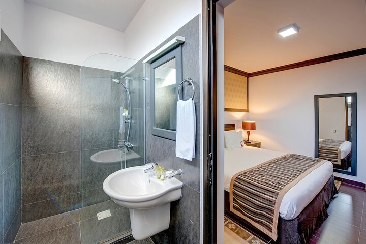 Room 14 of 185
