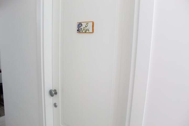 Room 28 of 68