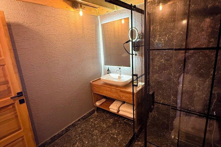 Room 92 of 151