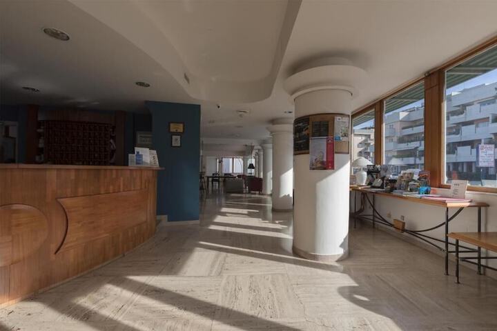Entrance & Lobby