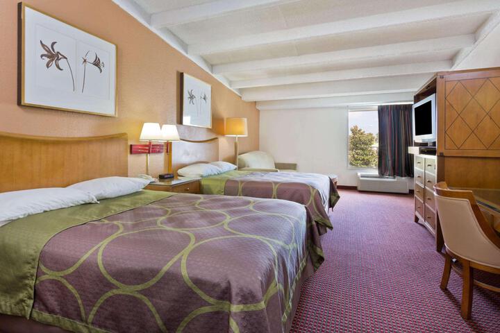 Double Deluxe 2 Queen Beds (4 of 4)