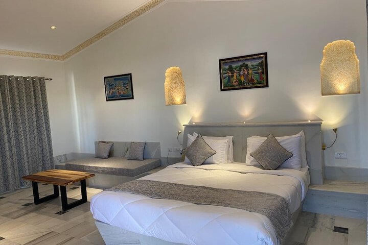 Room 12 of 37