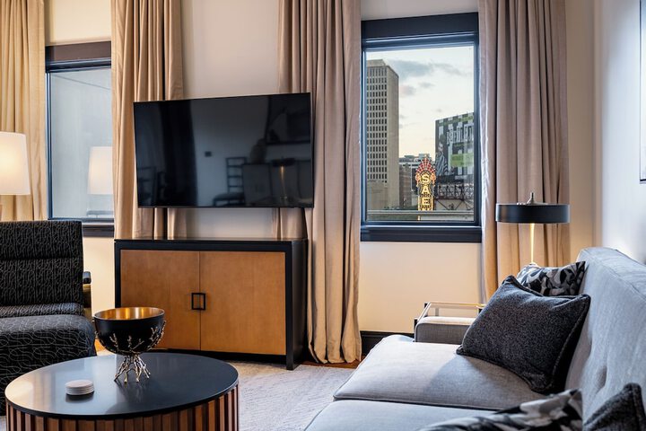 Room 201 of 341