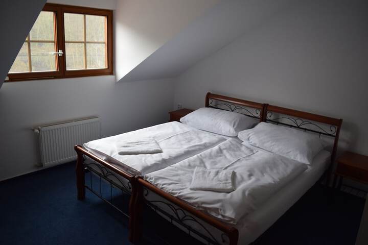 Room 16 of 90