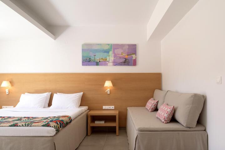 Room 28 of 152