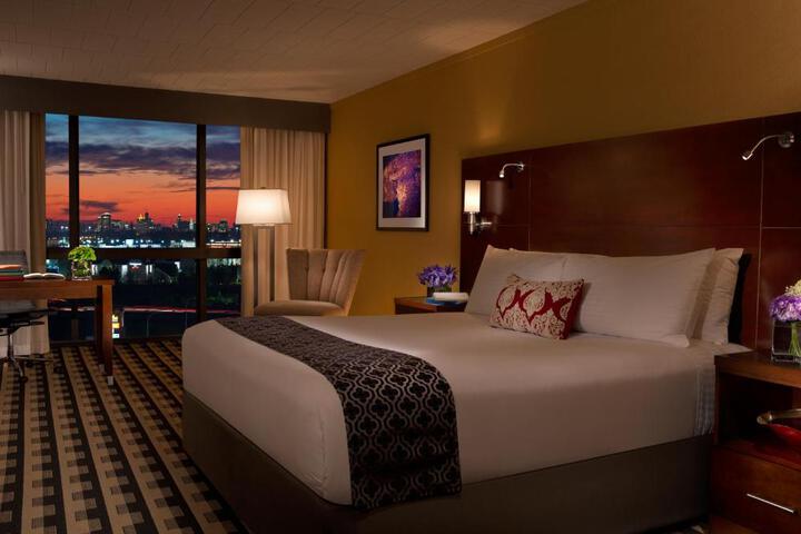 Classic King Bed (5 of 6)