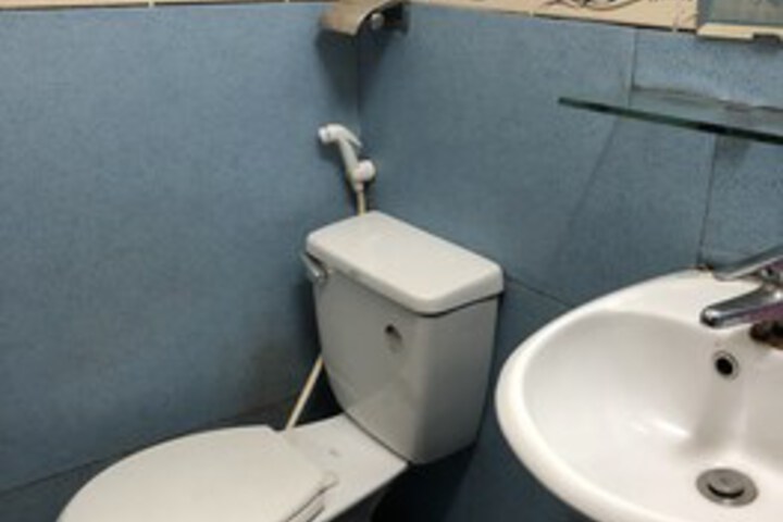 Room 2 of 8