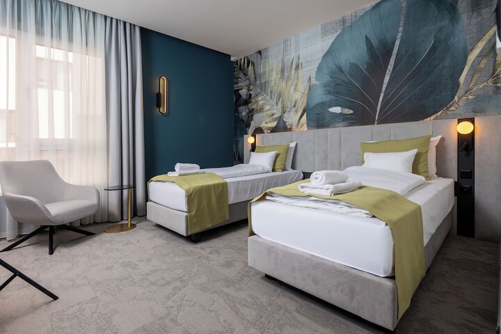 Room 8 of 42