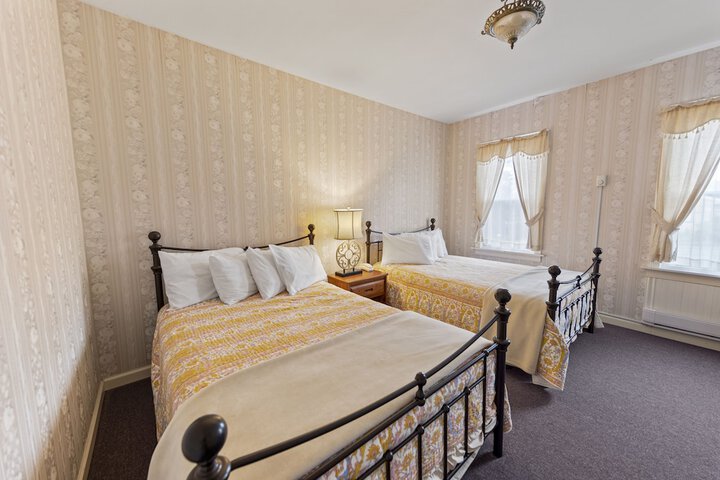 Room 5 of 13