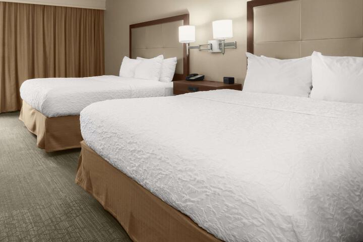 2 Queen Beds (2 of 4)