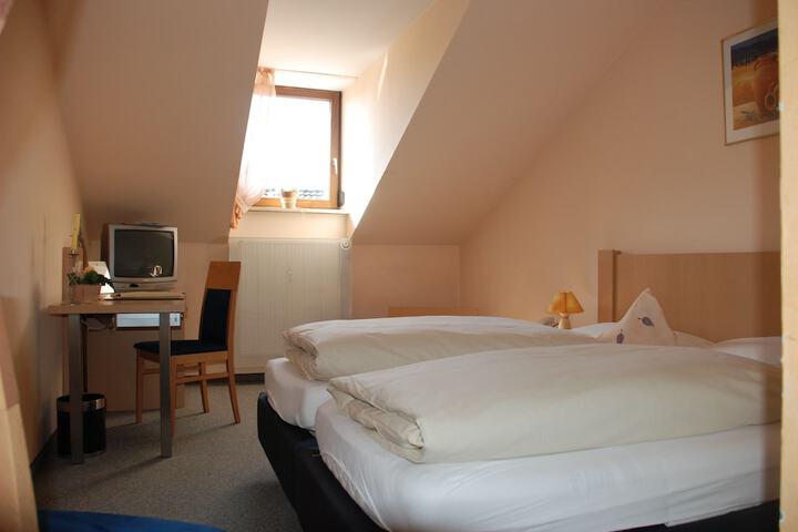 Room 6 of 31