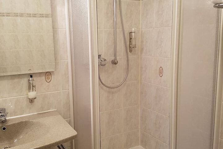 Room 9 of 22