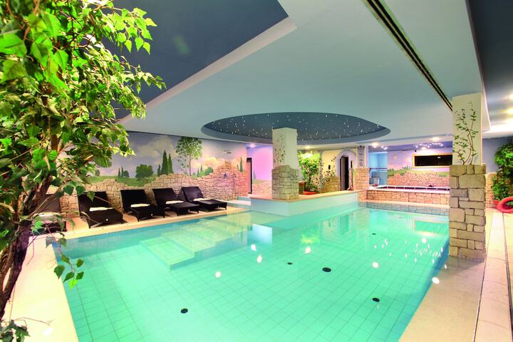 Hotel Pool
