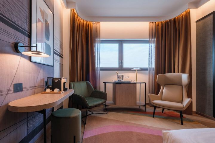 Room 10 of 60