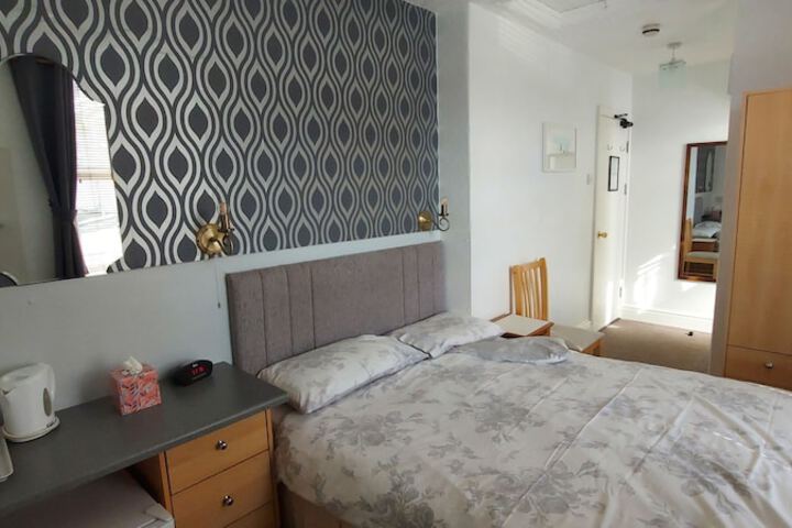 Room 5 of 49