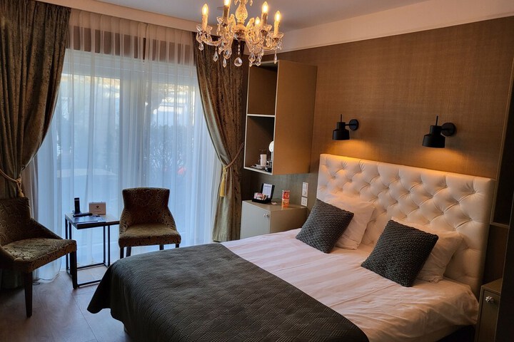Room 13 of 61