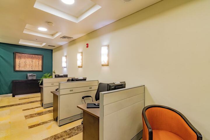 Business Center 38 of 44