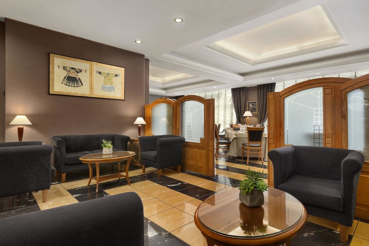 Lounge 60 of 81