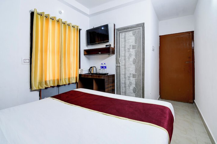 Room 8 of 33
