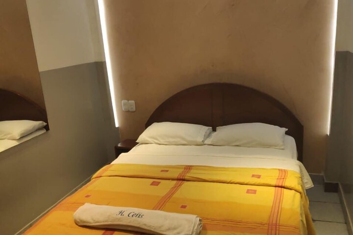Room 7 of 13