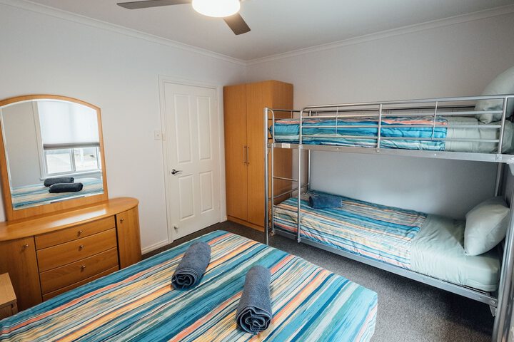 Room 13 of 166