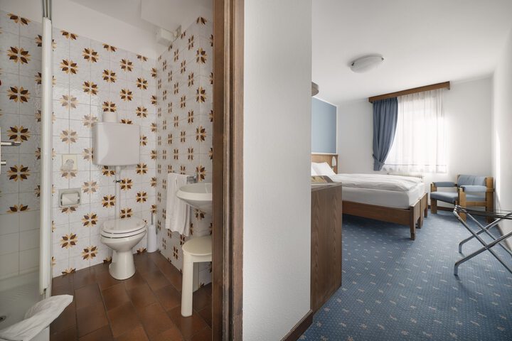 Room 48 of 110