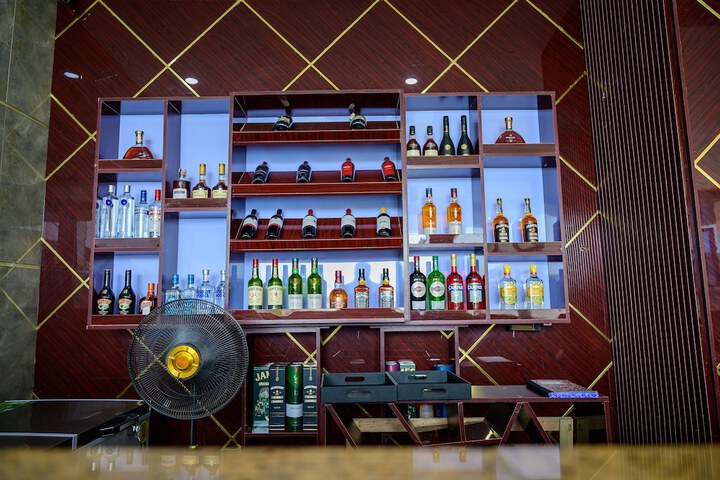 Lounge 90 of 166