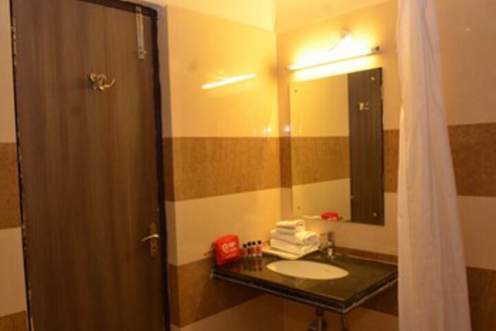 Room 5 of 33