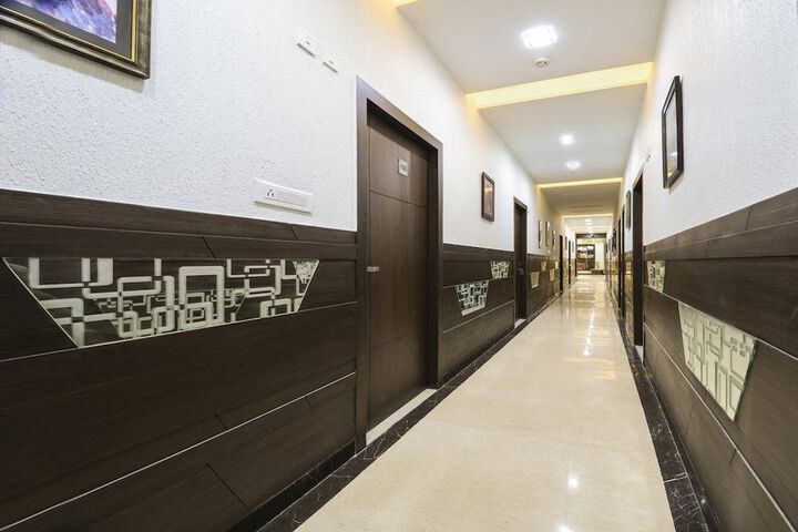Ballroom/Hall 21 of 23