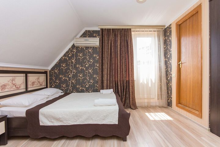 Room 4 of 52