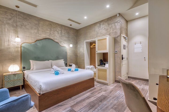 Room 12 of 98