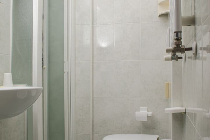 Room 4 of 12
