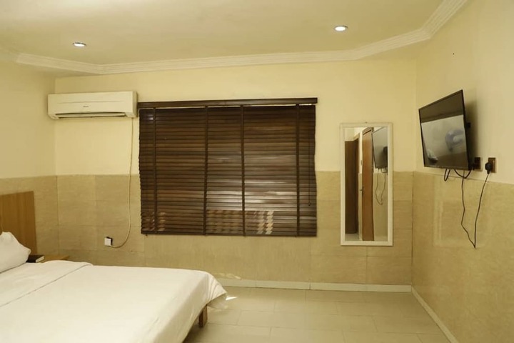 Room 13 of 24