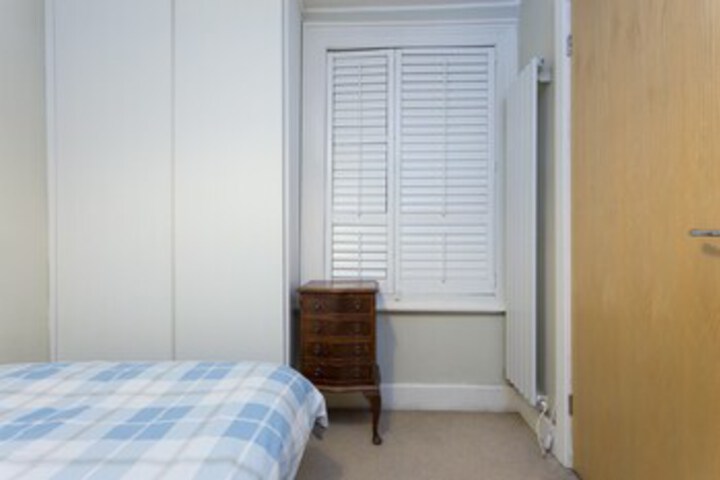Room 13 of 16