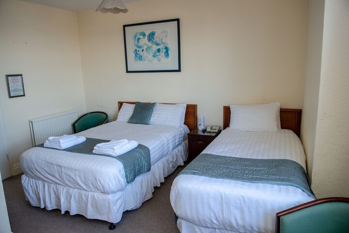 Room 4 of 28