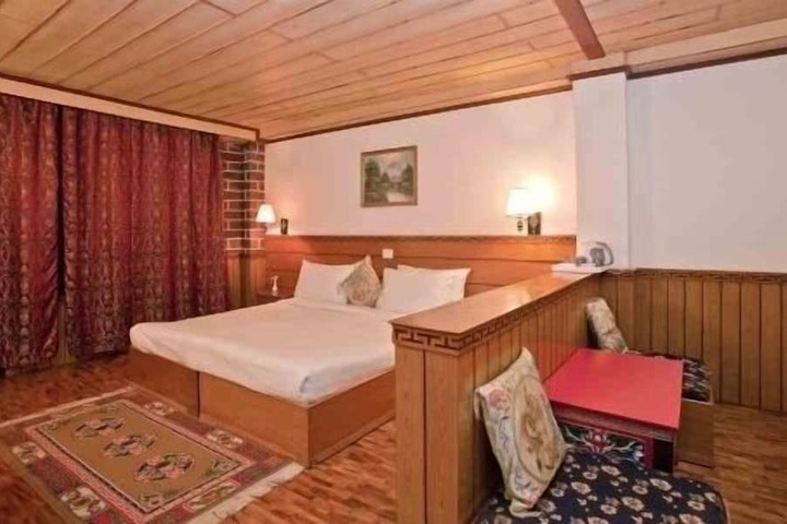 Room 6 of 27