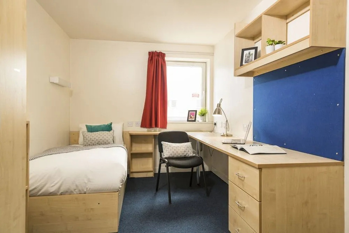 Room 4 of 11