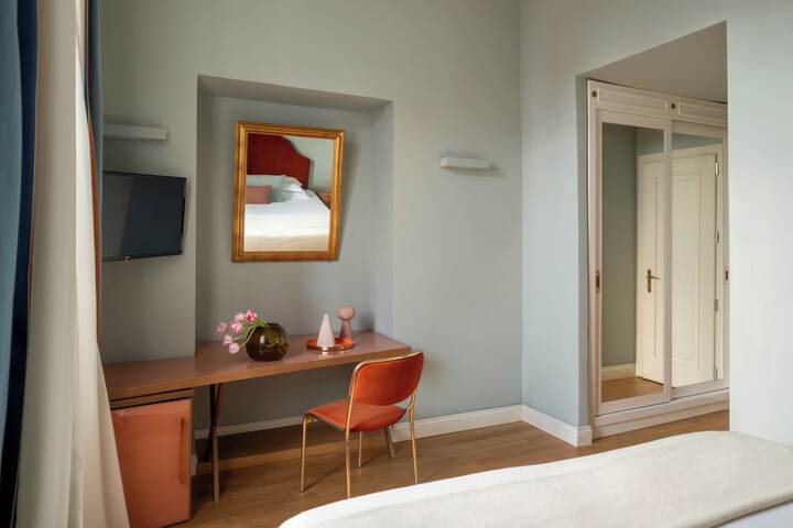 Room 41 of 77
