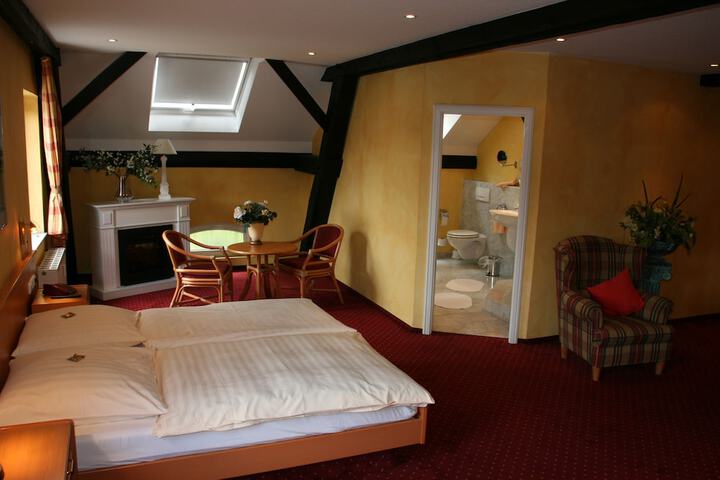 Room 4 of 43
