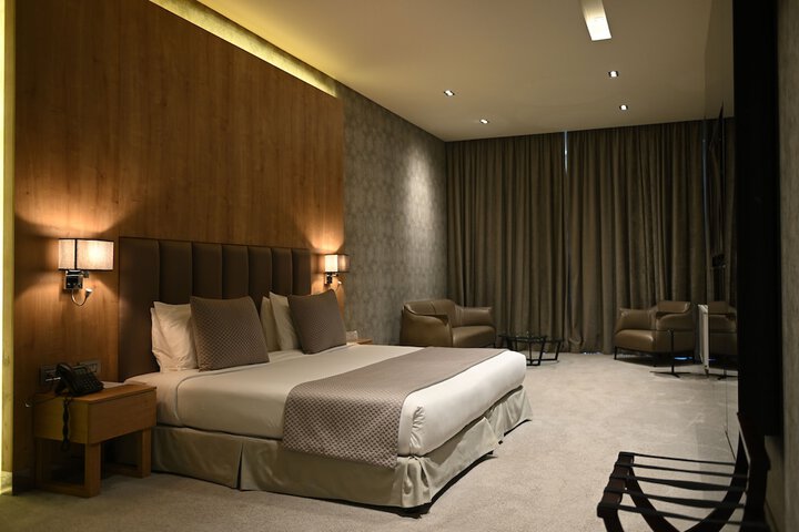 Room 10 of 76