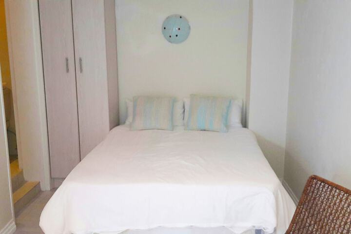 Room 3 of 9