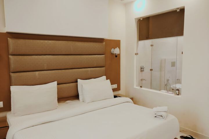 Room 17 of 98