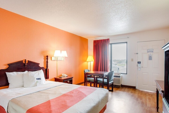 Room 10 of 43