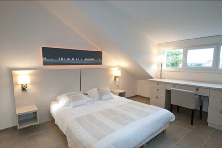 Room 4 of 30