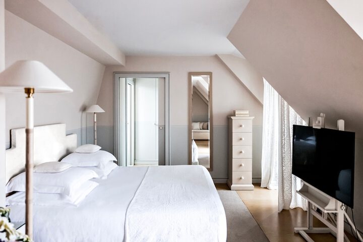 Room 18 of 110