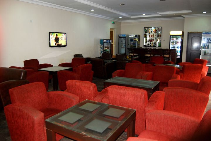 Lounge 47 of 57