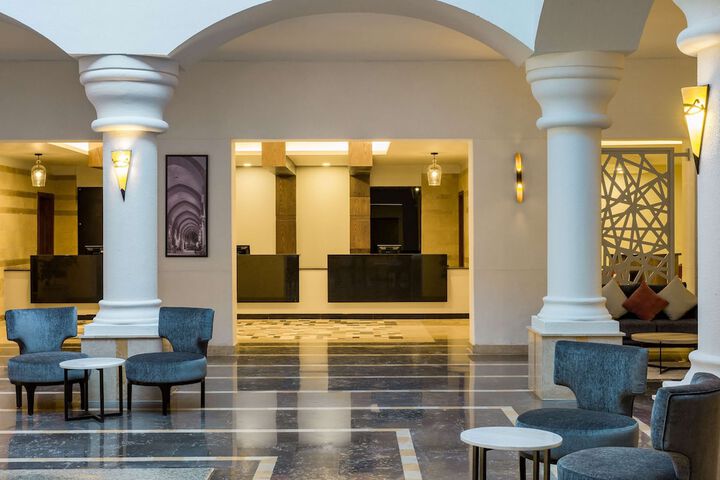 Entrance & Lobby