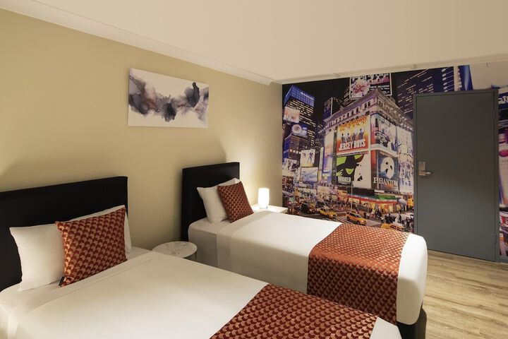 Room 14 of 38