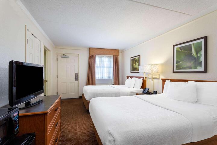 2 Queen Beds Deluxe Room (6 of 11)