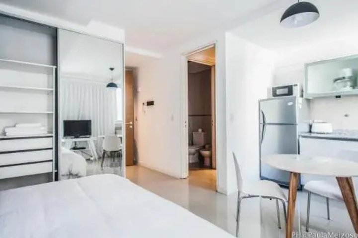 Room 5 of 9